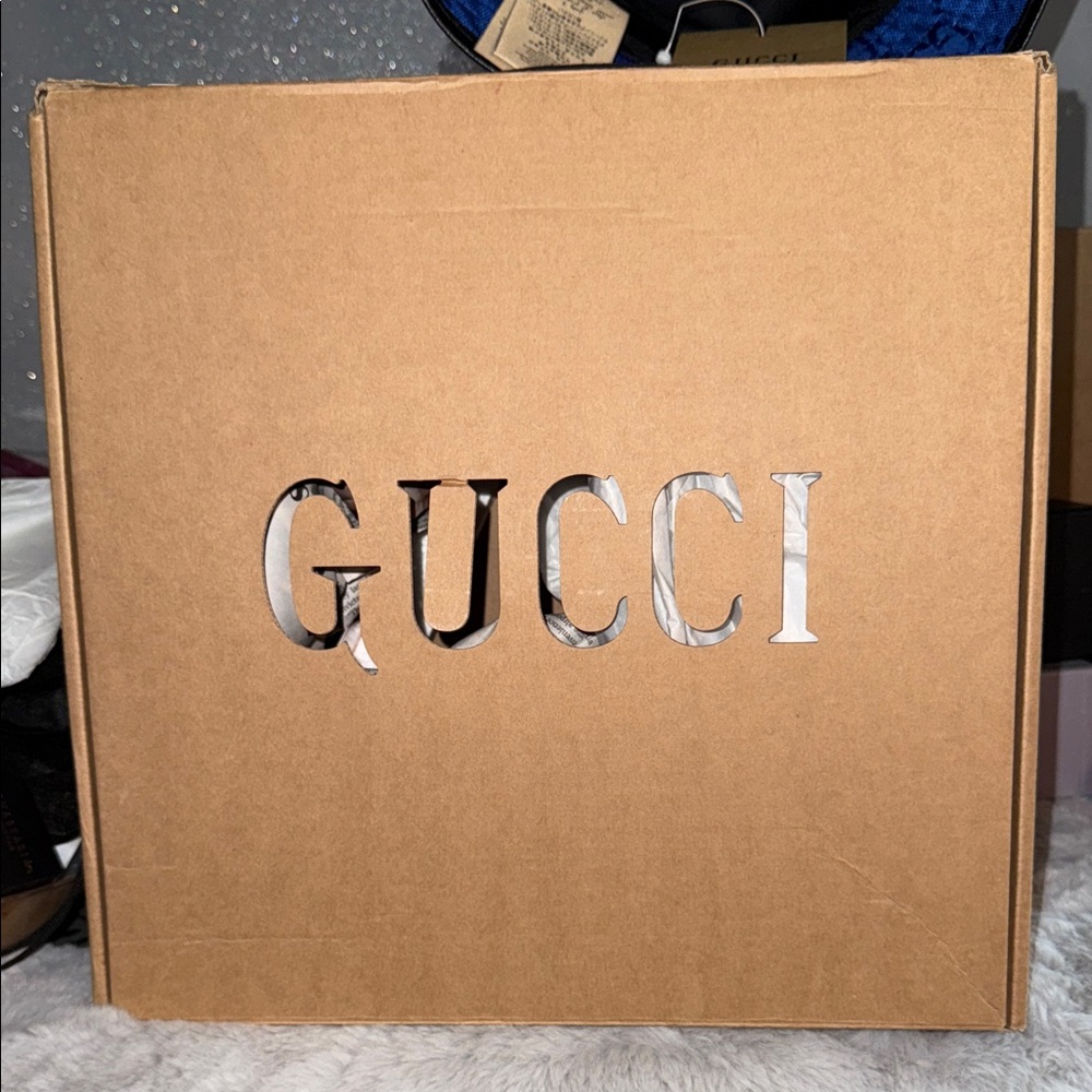 Gucci Royal Blue Bucket Hat with Black Patch - Picture 14 of 16